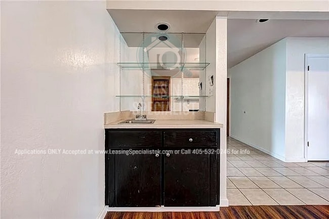 Building Photo - West Norman 3 Bed 2 Bath Home!