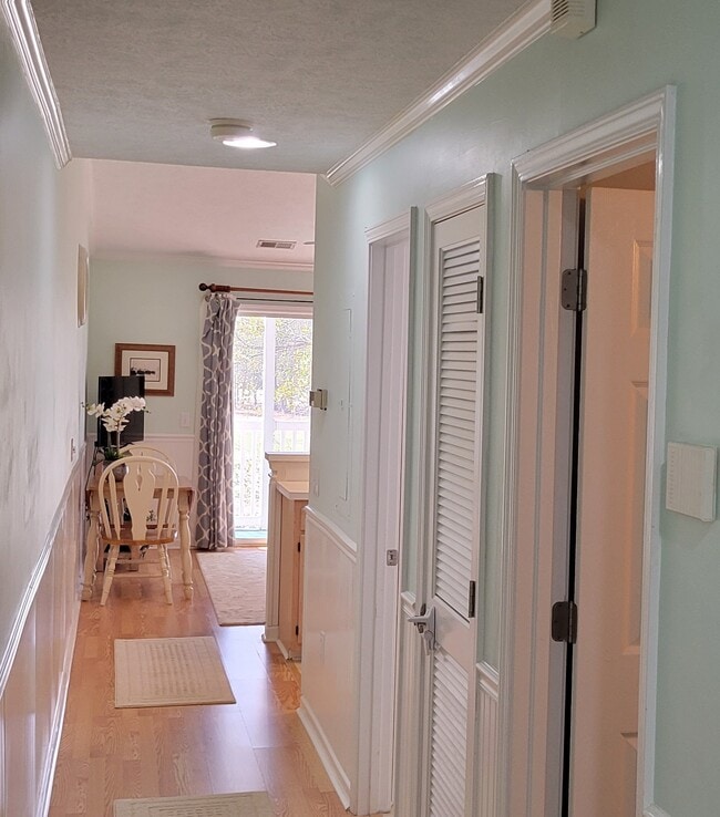 Building Photo - 525 White River Dr