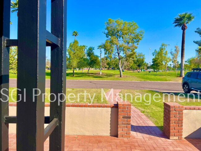 Building Photo - 1315 W Holly St