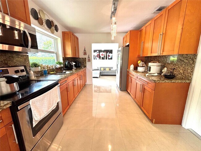 Building Photo - 13101 NW Miami Ct