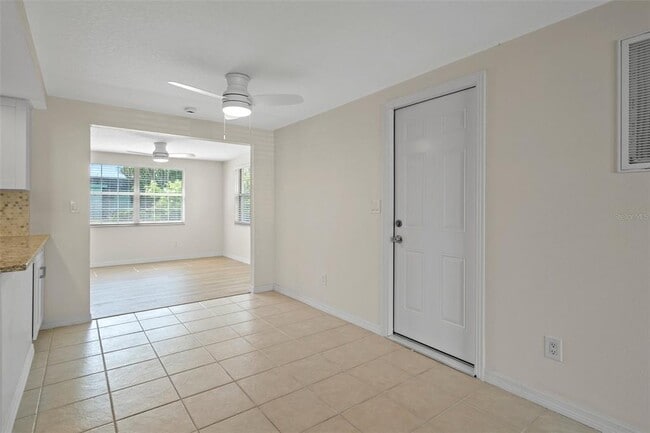 Building Photo - 9740 Lamantin Dr