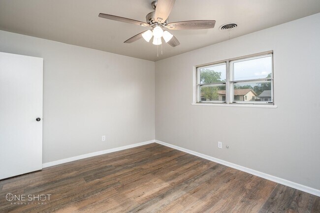 Building Photo - 3749 N 10th St