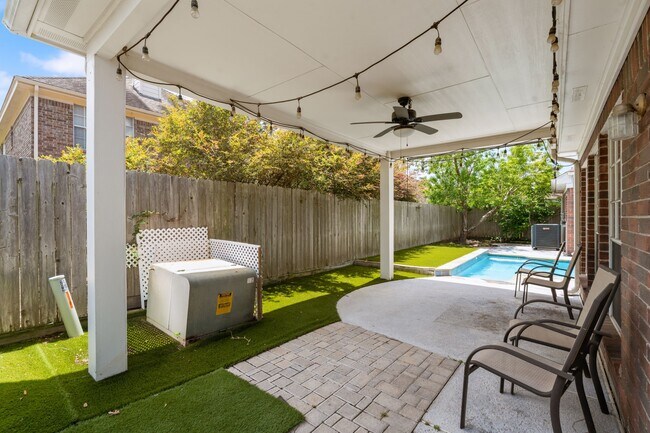 Building Photo - 14207 Woodville Gardens Dr