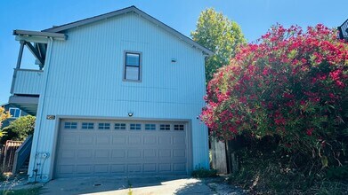 Building Photo - 23460 Lakeridge Ave