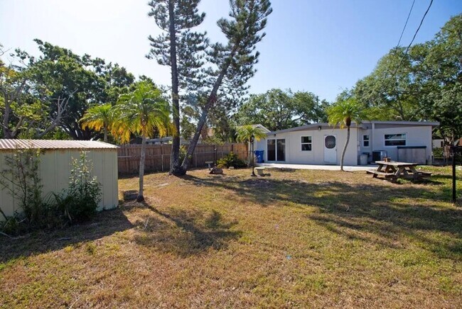 Building Photo - For Rent – Move-In Ready Gem with Modern U...