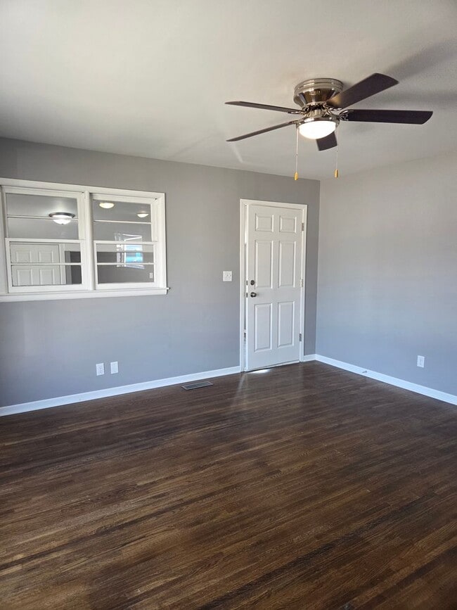 Building Photo - 1200 E Beaumont St