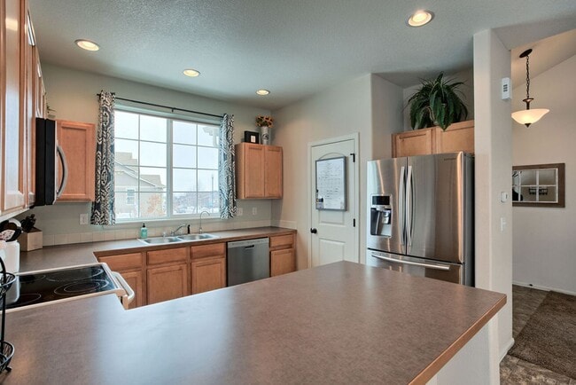 Building Photo - 3 Bedroom 2 1/2 Bath Split Level in Johnstown