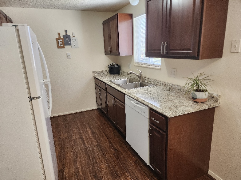 Building Photo - 228 Glenda Dr