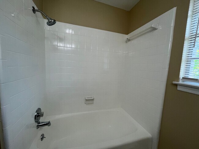 Building Photo - Recently Updated Three Bedroom House in Po...