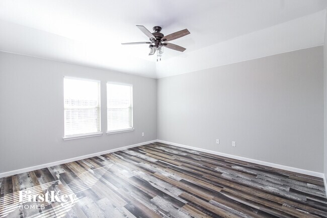 Building Photo - 1307 Bent Grass Dr