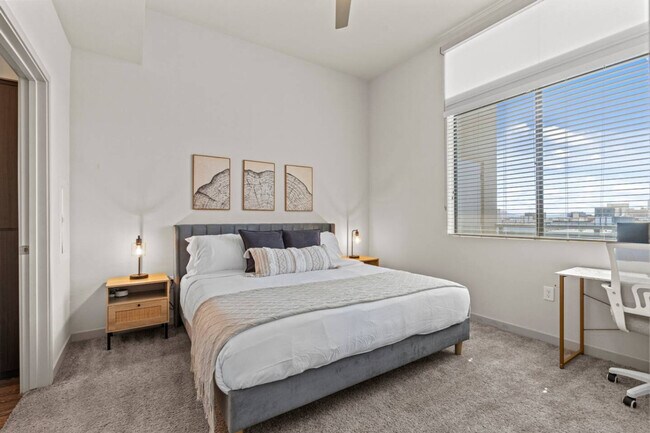 Building Photo - 711 W Broadway Rd