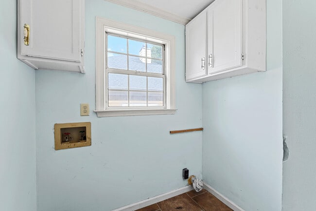 Building Photo - 15 Mulberry Ln