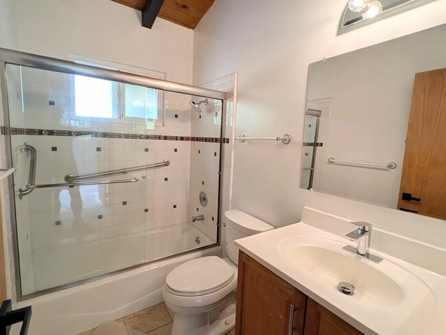 Building Photo - 128 Bothin Rd