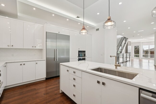 Building Photo - 714 Undercliff Ave