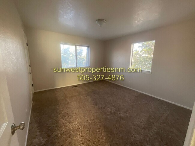 Building Photo - 1701 E Cliffside Dr