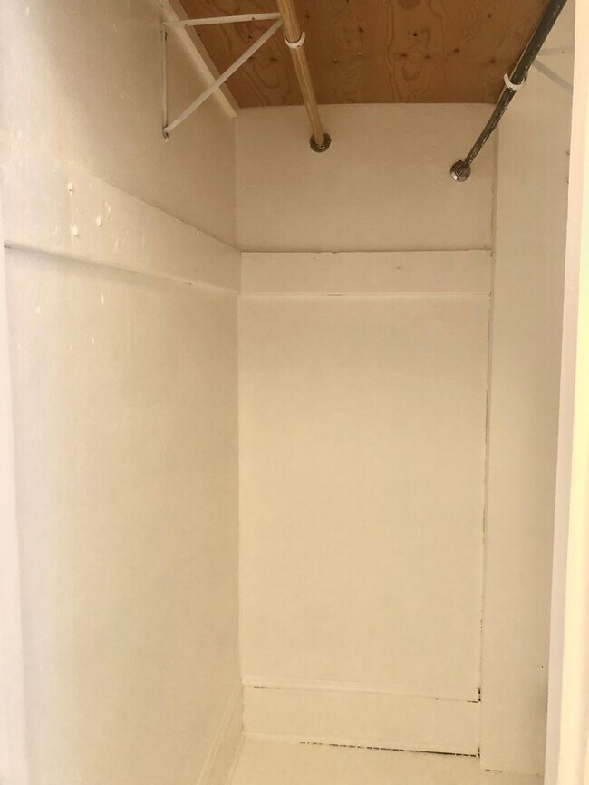 Building Photo - Another Move in Special in time for Spring! - NE Views out Bay Windows on the TOP FLOOR!