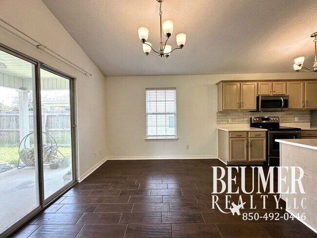 Building Photo - 3 bedroom 2 bath home with Beautiful Backyard
