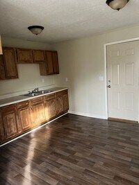 Building Photo - 33 Crestview St