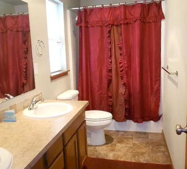 Building Photo - 3bd 2 1/2ba Home With garage