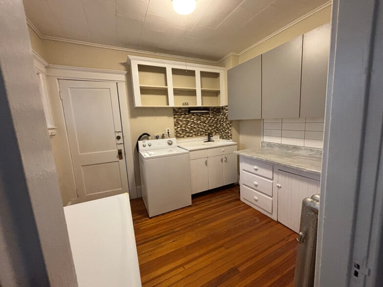 Building Photo - 22 Westernview St