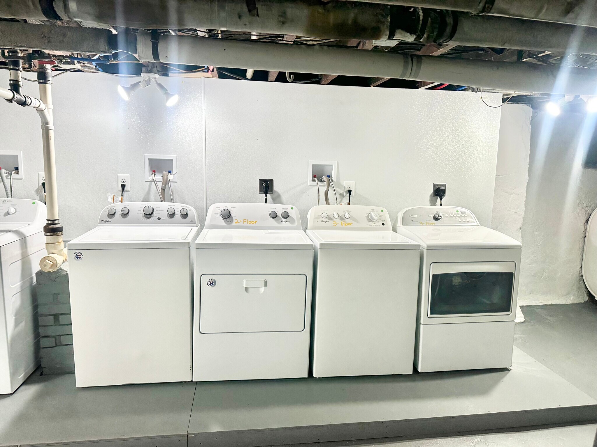 Building Photo - 67 Tremont Ave