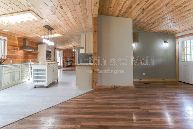 Building Photo - 3113 Revere Rd