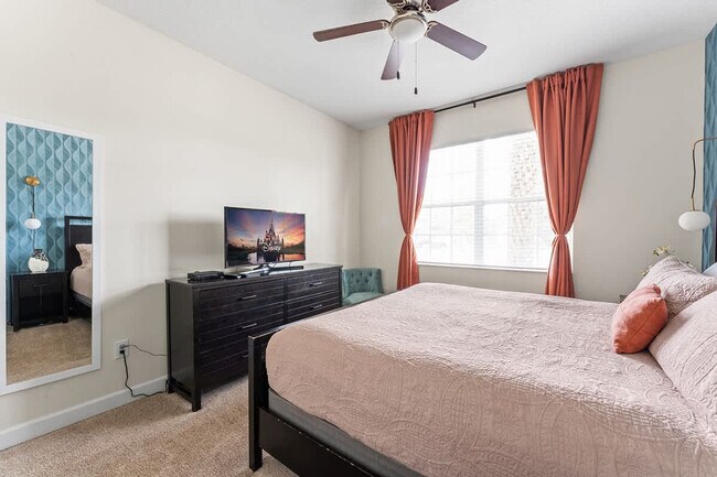 Building Photo - 4702 Sleepy Hollow Dr