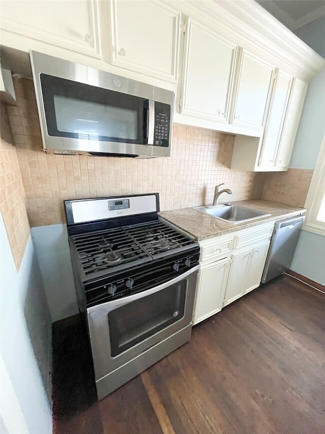 Building Photo - 901 Broadway Avenue J