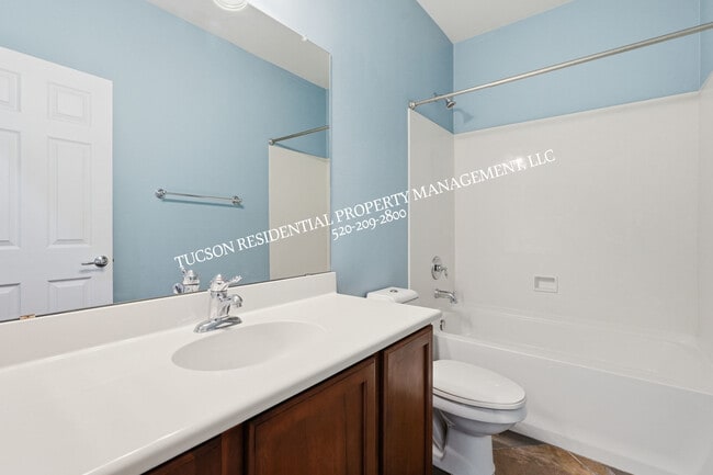 Building Photo - 10568 Desert Drifter Pl