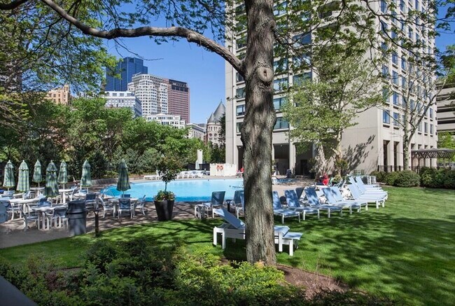 Building Photo - 65 E India Row