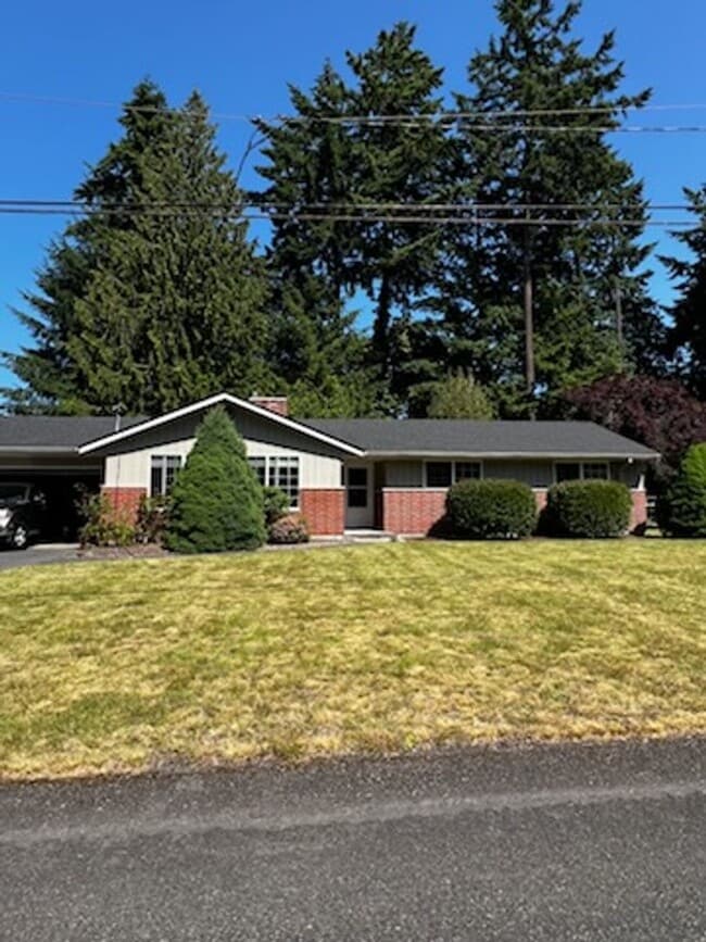 Building Photo - Lovely Lakewood single level 3 Bedroom 2 f...