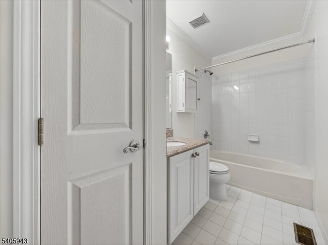 Building Photo - 124 Barclay Dr