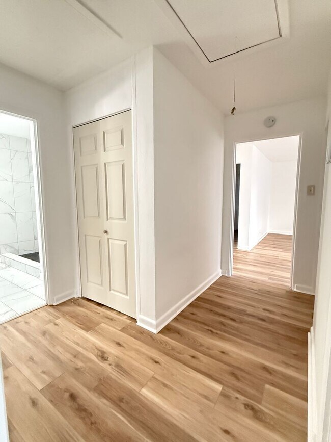 Building Photo - Beautiful Fully Remodeled 3-Bedroom, 1-Bathroom Home in Little Rock - Near UALR!