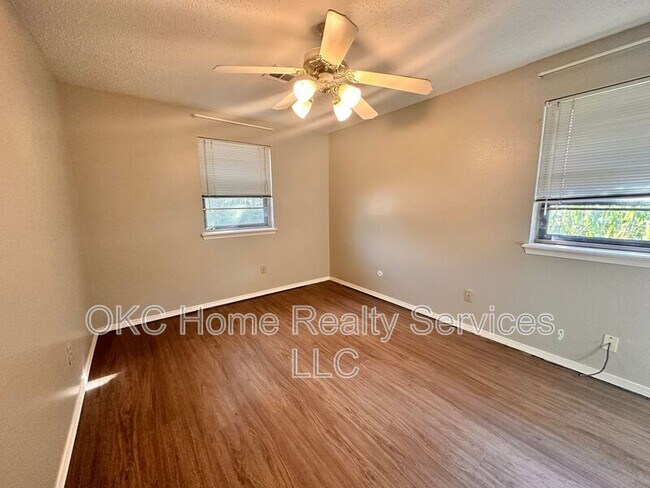 Building Photo - 9313 NE Stardust Ln