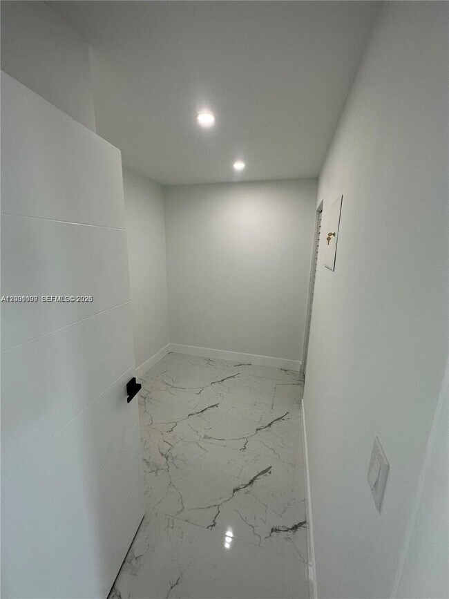 Building Photo - 1125 Milwaukee Blvd