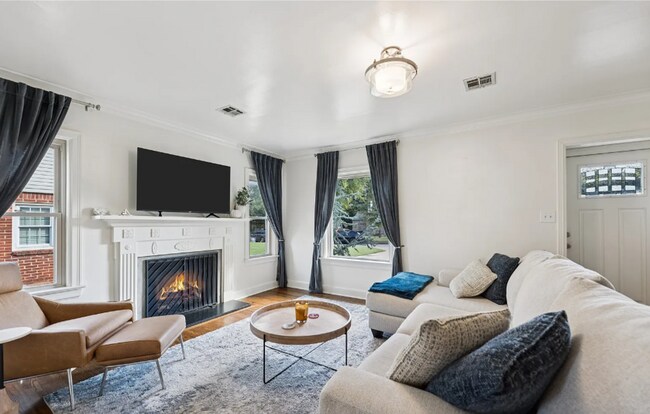 Building Photo - 2 Bed | 2 Bath Near TU!