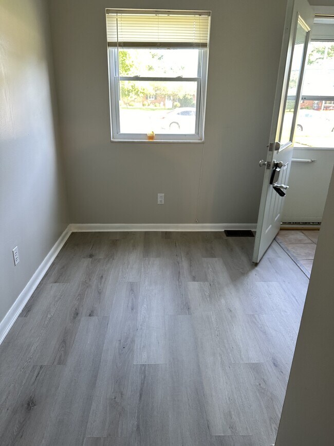 Building Photo - 720 Pool Ave