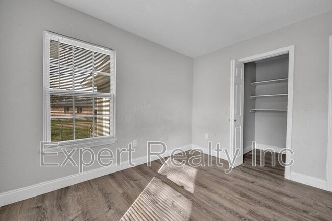 Building Photo - 532 Athens Ct