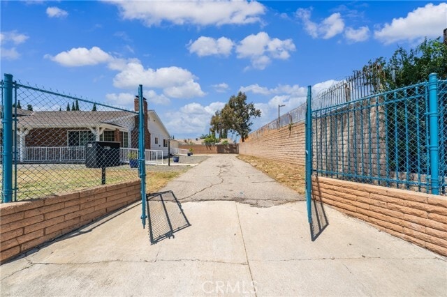 Building Photo - 1345 S Jellick Ave