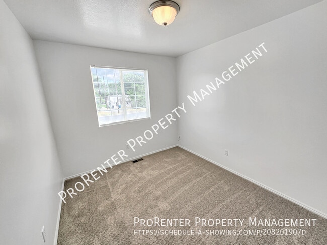 Building Photo - 4409 900 W