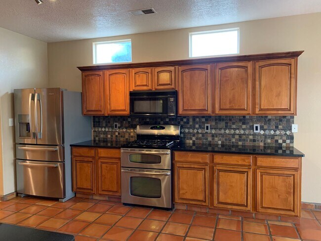 Building Photo - Magnificent 4 Bedroom, 2.5 Bath in Rio Rancho!