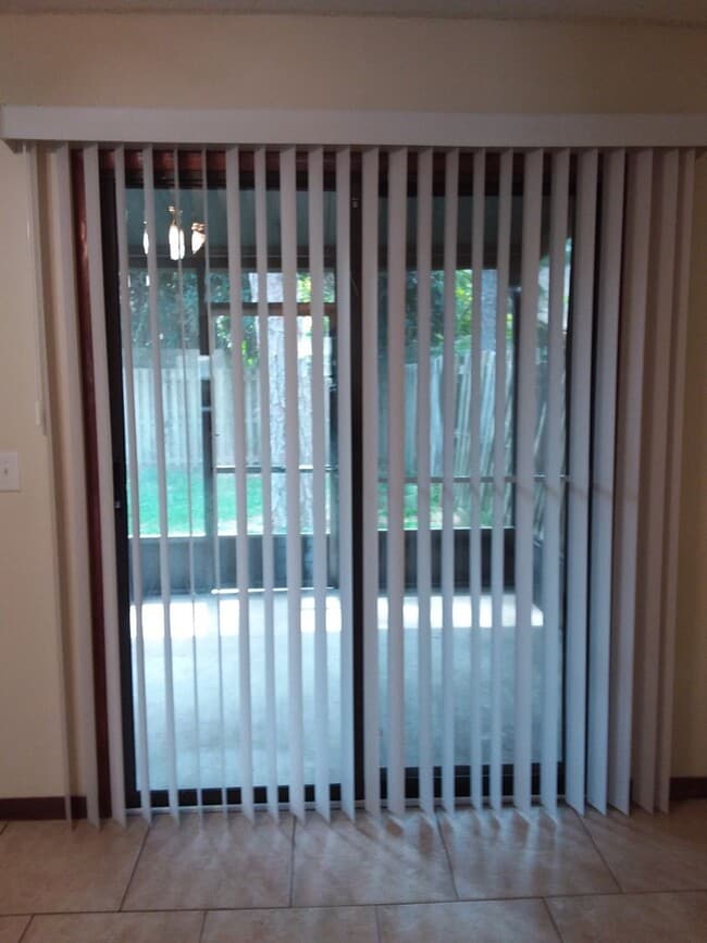 Building Photo - Mandarin - 2/2.5 townhome