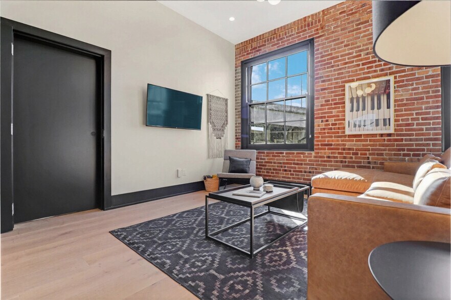 Building Photo - 1148 S Peters St