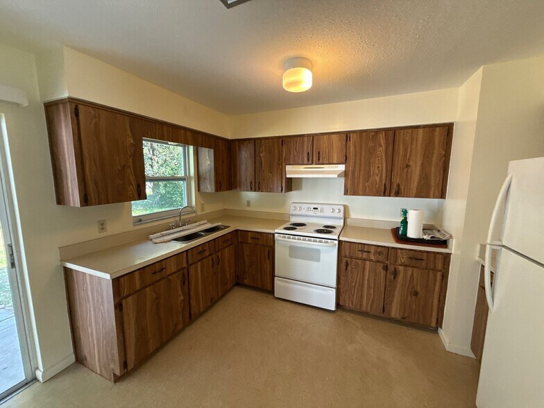 Building Photo - 2369 S Tennyson Pt