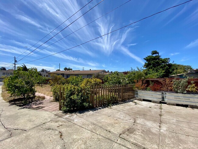 Building Photo - Remodeled 3BR, 2BA with Orchard, Garage & ...