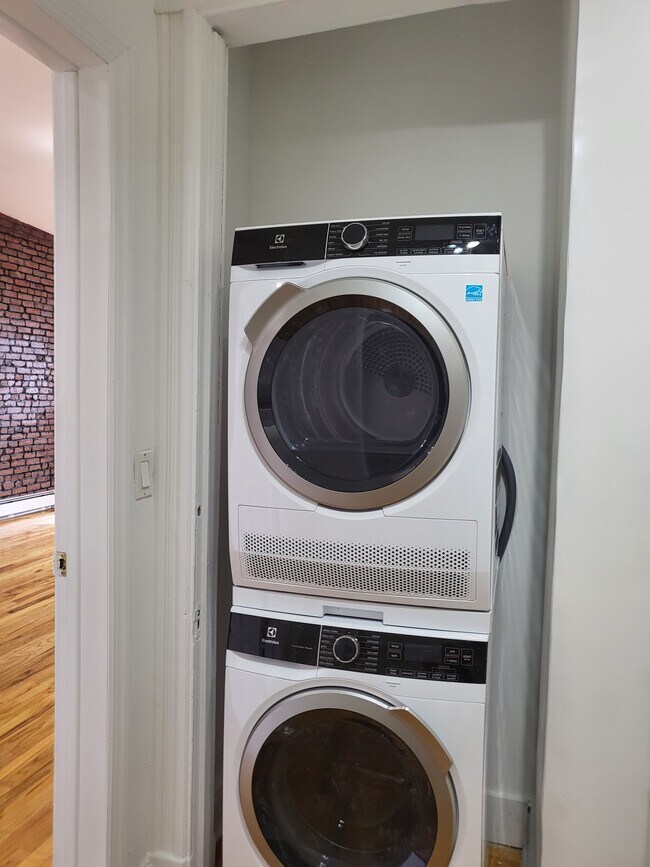 Washer/Dryer - 506 Greene Ave