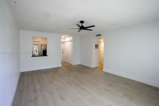 Building Photo - 530 SE 2nd Ave