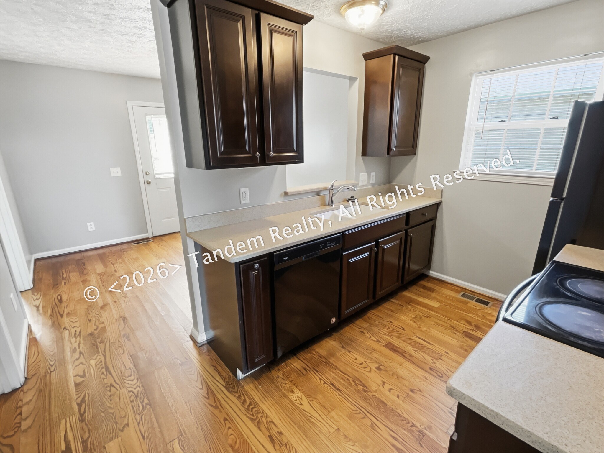 Building Photo - 1525 Luton St