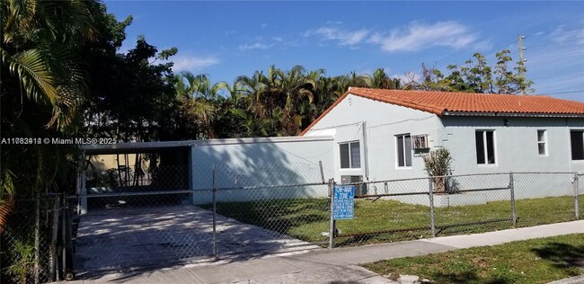 Building Photo - 1500 SW 9th St