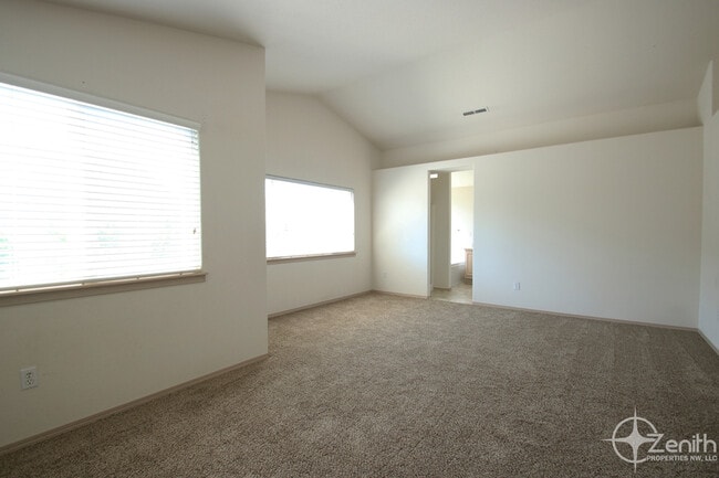 Building Photo - 17019 SE 3rd St